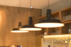 Какие светильники подойдут для кухни: как выбрать потолочный вариант под интерьер?
