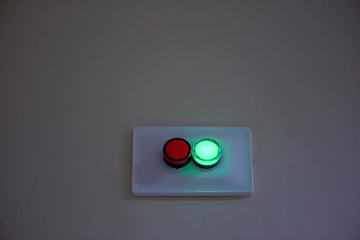 Как подключить выключатель с одной клавишей и подсветкой