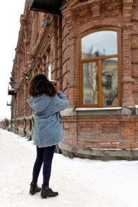 Как утеплить входную дверь в частном доме перед зимой