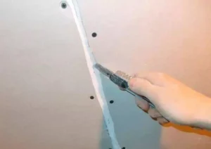 Как заделать швы гипсокартона на потолке