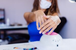 Как научиться делать маникюр самой себе