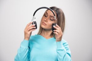 Как подключить наушники к телевизору