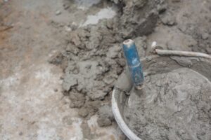 Как выровнять стену в шахте для мусоропровода из бетона под штукатурку
