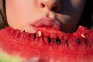 Как сделать маску для лица из арбуза для омоложения дома